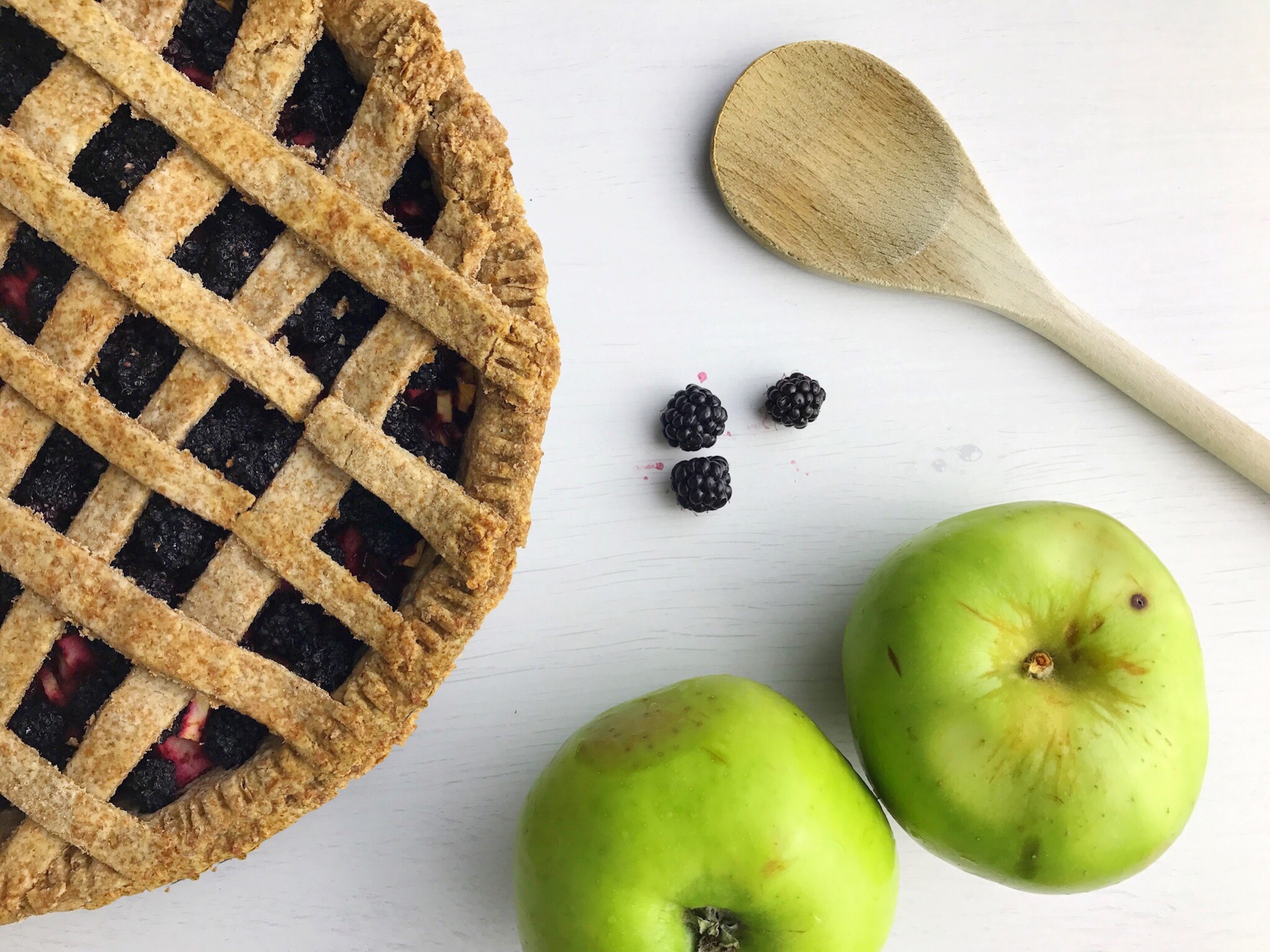 easy-vegan-blackberry-apple-pie-recipe